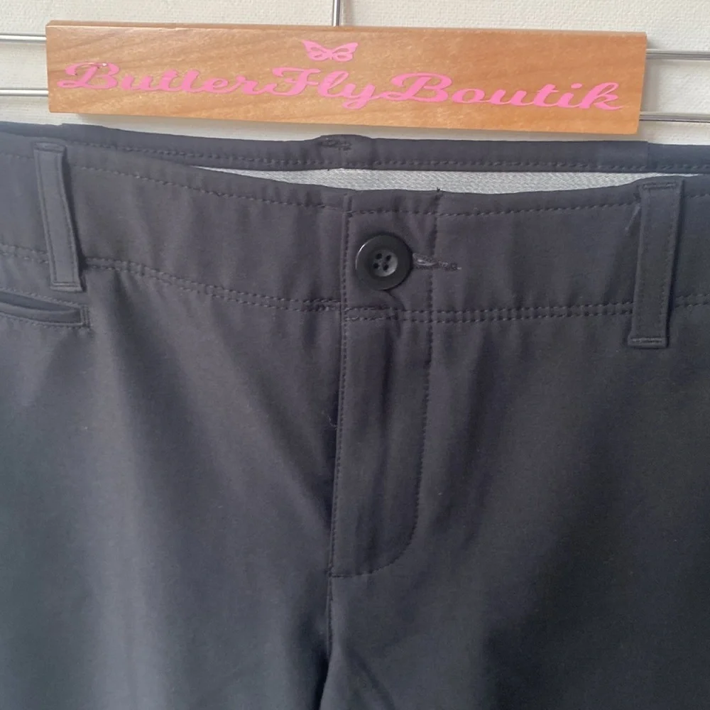 (A6) Under Armor Black Button Fly‎ split hem Fitted shorts, Size S